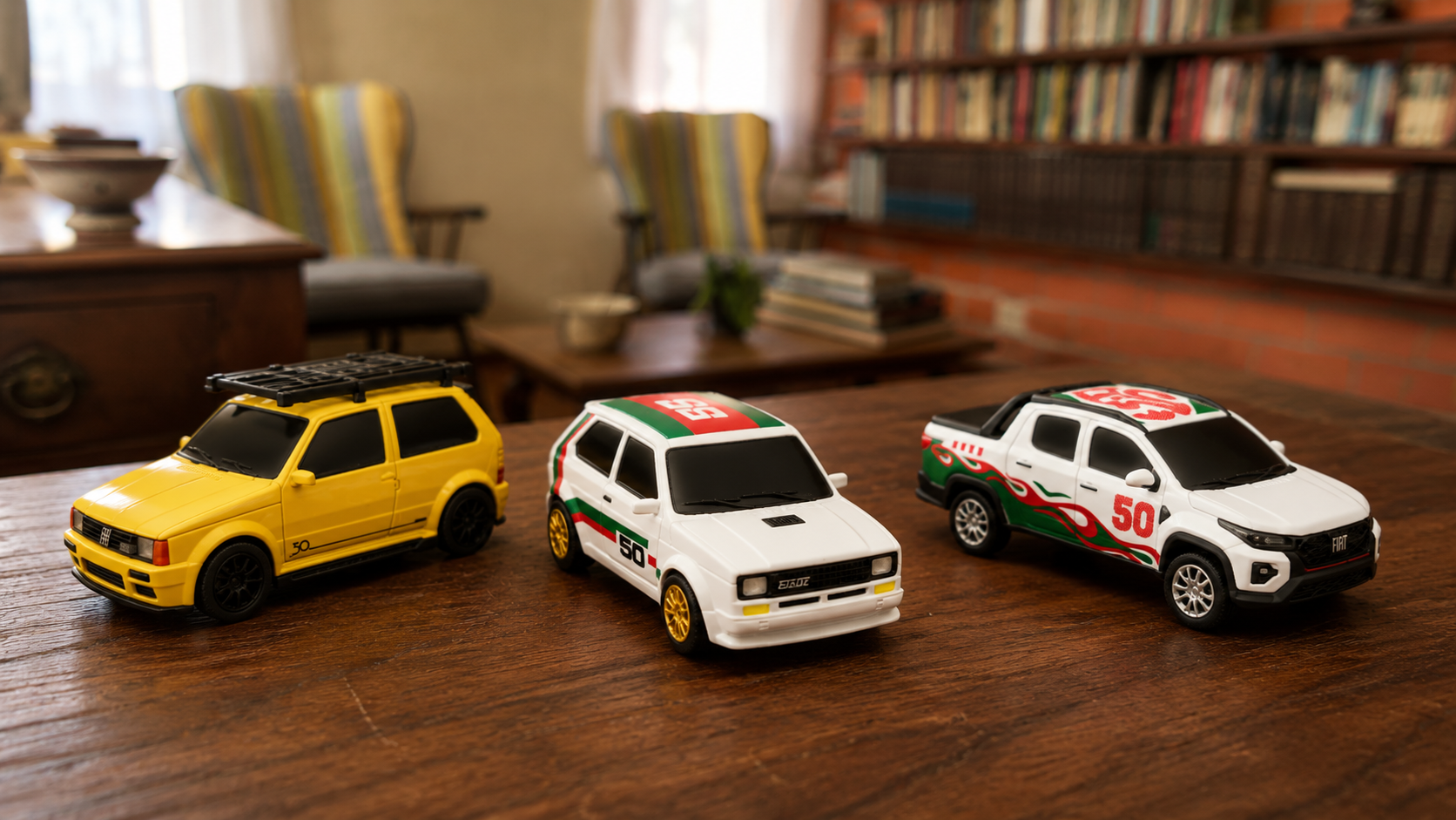 Miniaturas Fiat Uno, 147 e Strada dispostas em ambiente interno