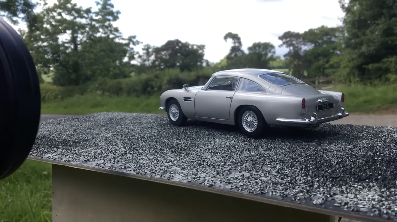 Externa · miniatura em estrada